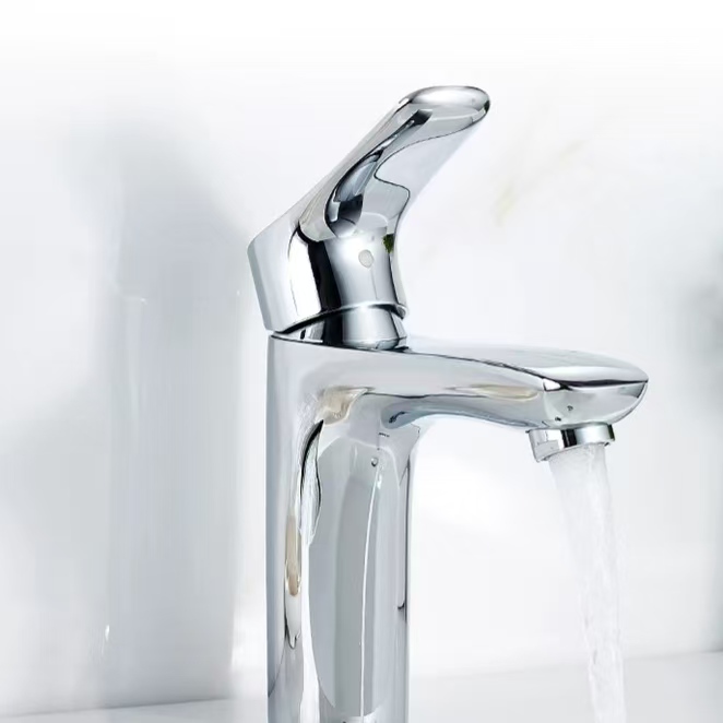 Faucet e Khanyang ea Silver Arc-Shaped Single-Handle Faucet